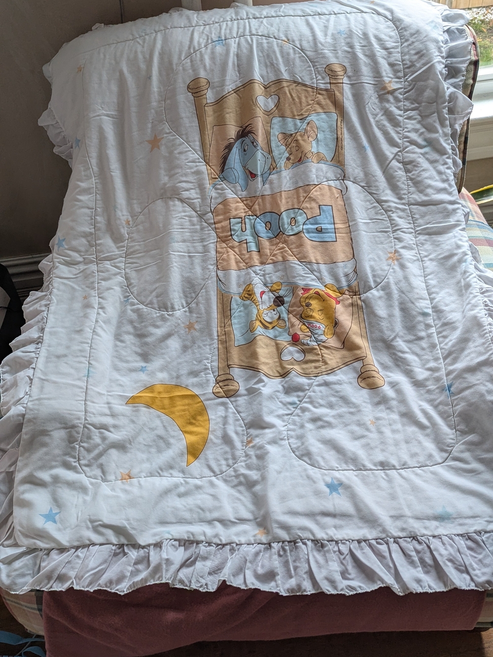 Pooh Themed White and Yellow Children's Bedspread - Classic Character Bedding
